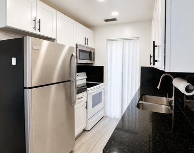130 Nw 57th Street - Photo Thumbnail 4