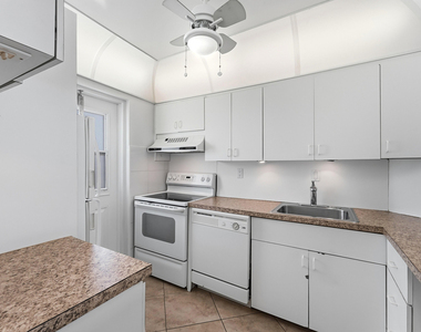 1427 E Hillsboro Boulevard - Photo Thumbnail 10