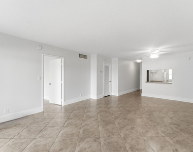 1427 E Hillsboro Boulevard - Photo Thumbnail 13