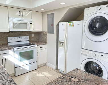 12366 Sw 51st Place - Photo Thumbnail 7