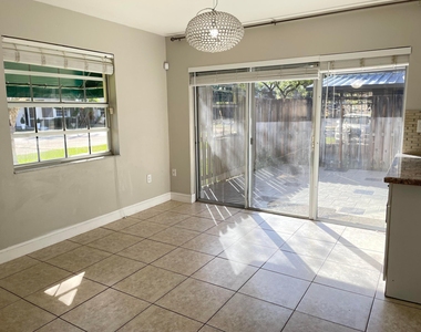 12366 Sw 51st Place - Photo Thumbnail 9