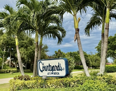 7696 Courtyard Run Run W - Photo Thumbnail 3