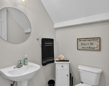 112 Monterey Bay Drive - Photo Thumbnail 12