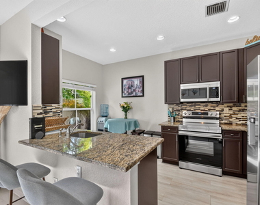 112 Monterey Bay Drive - Photo Thumbnail 11