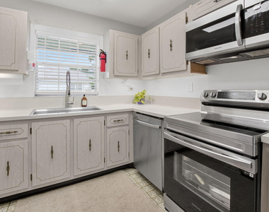 5037 Lakefront Boulevard - Photo Thumbnail 15