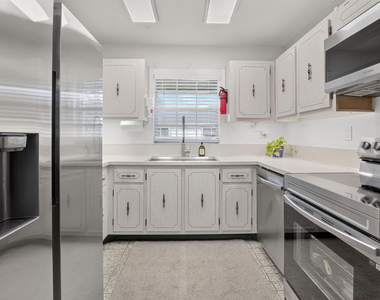 5037 Lakefront Boulevard - Photo Thumbnail 14