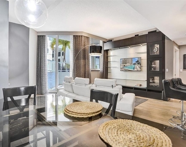 255 Evernia Street - Photo Thumbnail 8