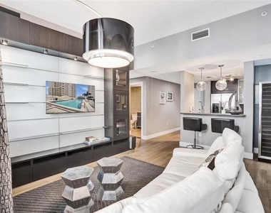 255 Evernia Street - Photo Thumbnail 4