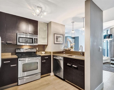 255 Evernia Street - Photo Thumbnail 16