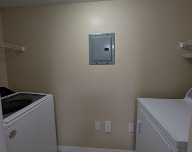 5011 Wiles Road - Photo Thumbnail 12