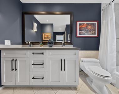 6515 Bay Club Drive - Photo Thumbnail 9