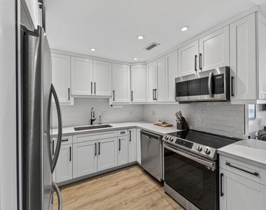 6515 Bay Club Drive - Photo Thumbnail 23