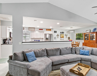 912 Blueberry Drive - Photo Thumbnail 2