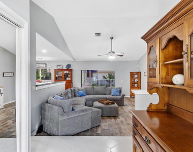 912 Blueberry Drive - Photo Thumbnail 3