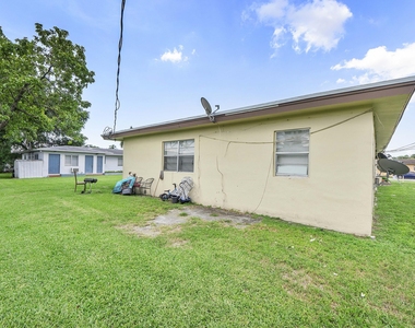 515 Ne 150th Street - Photo Thumbnail 5