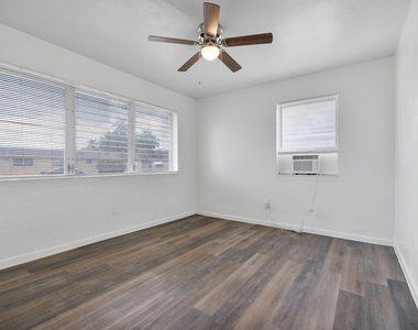 515 Ne 150th Street - Photo Thumbnail 4