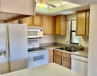 2470 Se Garden Terrace - Photo Thumbnail 7