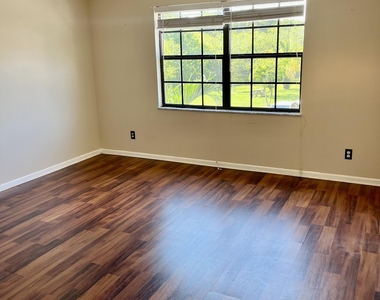 2470 Se Garden Terrace - Photo Thumbnail 3