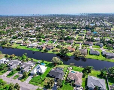 2470 Se Garden Terrace - Photo Thumbnail 17
