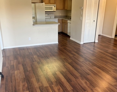 2470 Se Garden Terrace - Photo Thumbnail 5