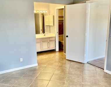2470 Se Garden Terrace - Photo Thumbnail 11