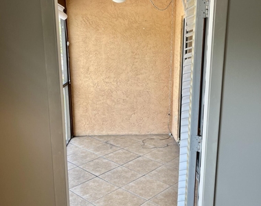 2470 Se Garden Terrace - Photo Thumbnail 16