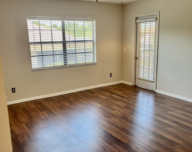 2470 Se Garden Terrace - Photo Thumbnail 2