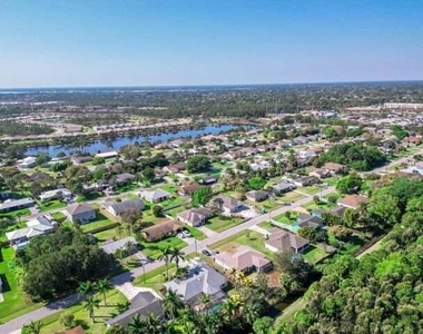 2470 Se Garden Terrace - Photo Thumbnail 19