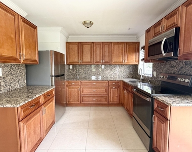 310 Dickson Drive - Photo Thumbnail 14