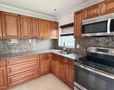 310 Dickson Drive - Photo Thumbnail 17