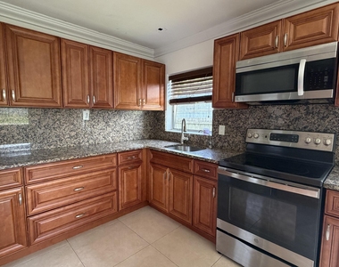 310 Dickson Drive - Photo Thumbnail 20