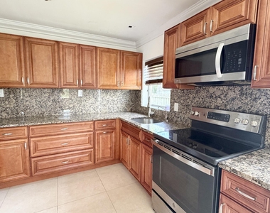310 Dickson Drive - Photo Thumbnail 16
