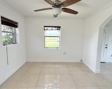 310 Dickson Drive - Photo Thumbnail 21