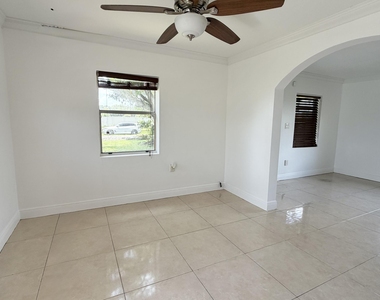 310 Dickson Drive - Photo Thumbnail 22