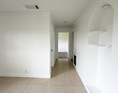 310 Dickson Drive - Photo Thumbnail 23