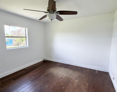 310 Dickson Drive - Photo Thumbnail 24