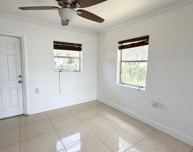 310 Dickson Drive - Photo Thumbnail 12
