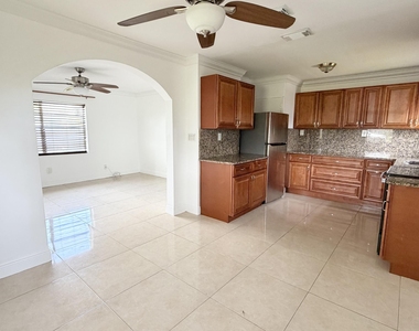 310 Dickson Drive - Photo Thumbnail 13