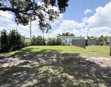 310 Dickson Drive - Photo Thumbnail 5