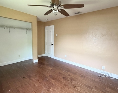 310 Dickson Drive - Photo Thumbnail 31