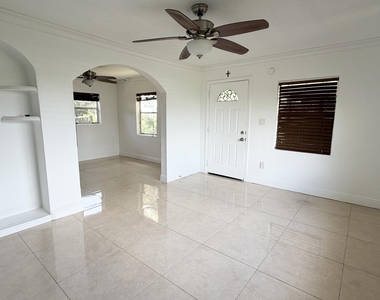 310 Dickson Drive - Photo Thumbnail 9