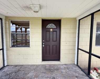 310 Dickson Drive - Photo Thumbnail 6