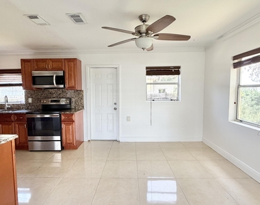 310 Dickson Drive - Photo Thumbnail 10