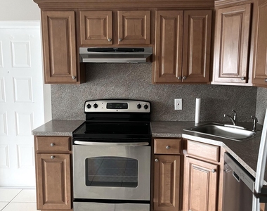 1108 Green Pine Boulevard - Photo Thumbnail 4