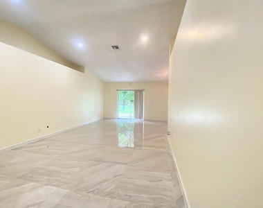 5314 Blueberry Hill Avenue - Photo Thumbnail 3
