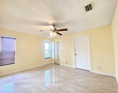 5314 Blueberry Hill Avenue - Photo Thumbnail 7