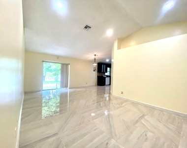 5314 Blueberry Hill Avenue - Photo Thumbnail 2