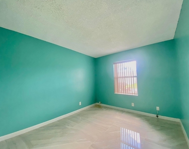 5314 Blueberry Hill Avenue - Photo Thumbnail 6
