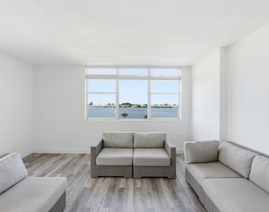 2800 N Flagler Drive - Photo Thumbnail 3