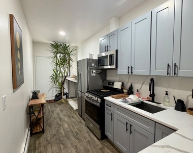 24-4 23rd Street - Photo Thumbnail 3